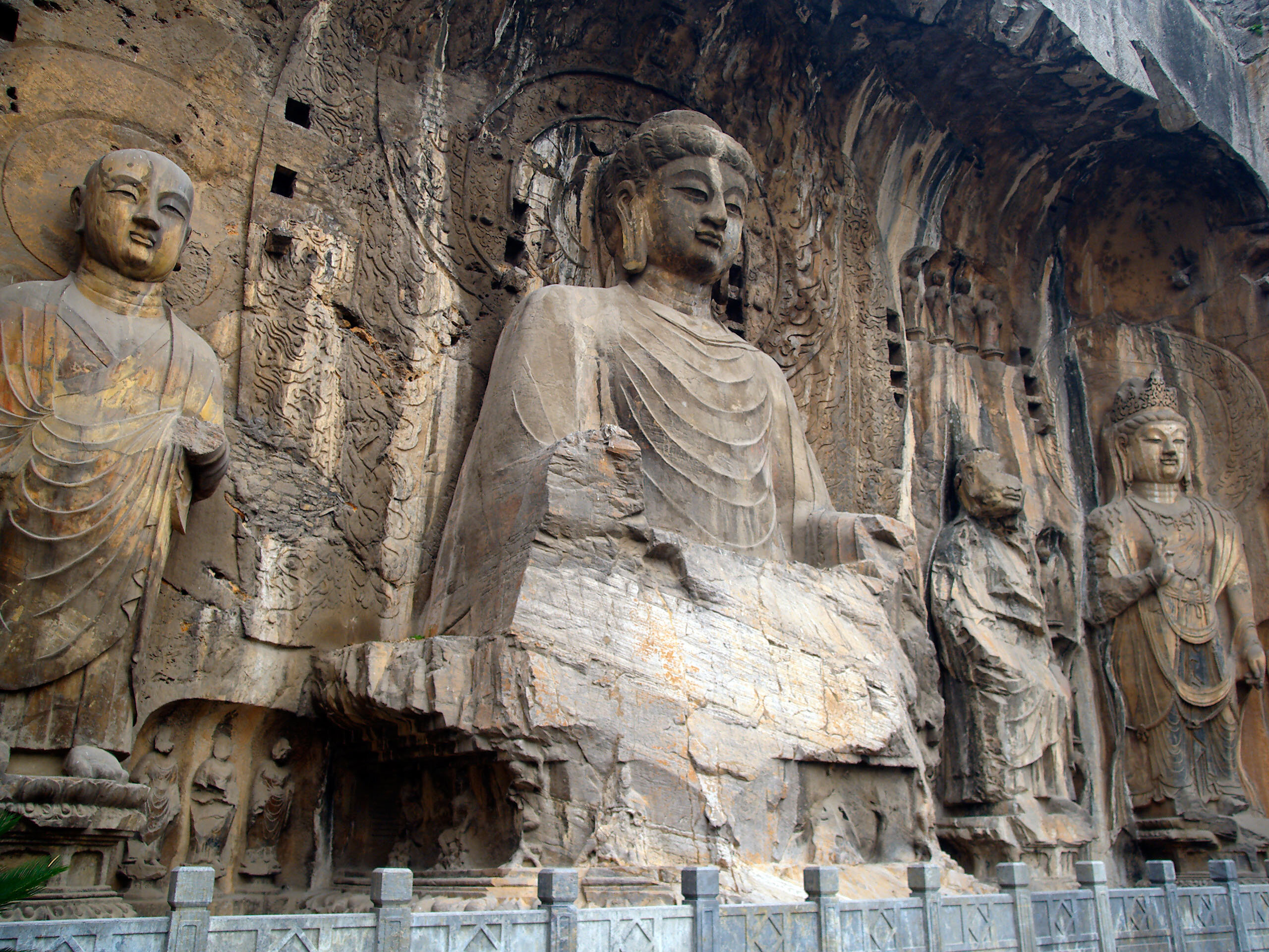 Longmen_lu_she_na.jpg