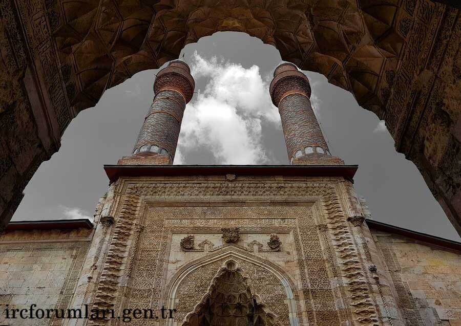 Sifaiye-Medresesinden-Cifte-Minareli-Medrese-fotograflari.jpg